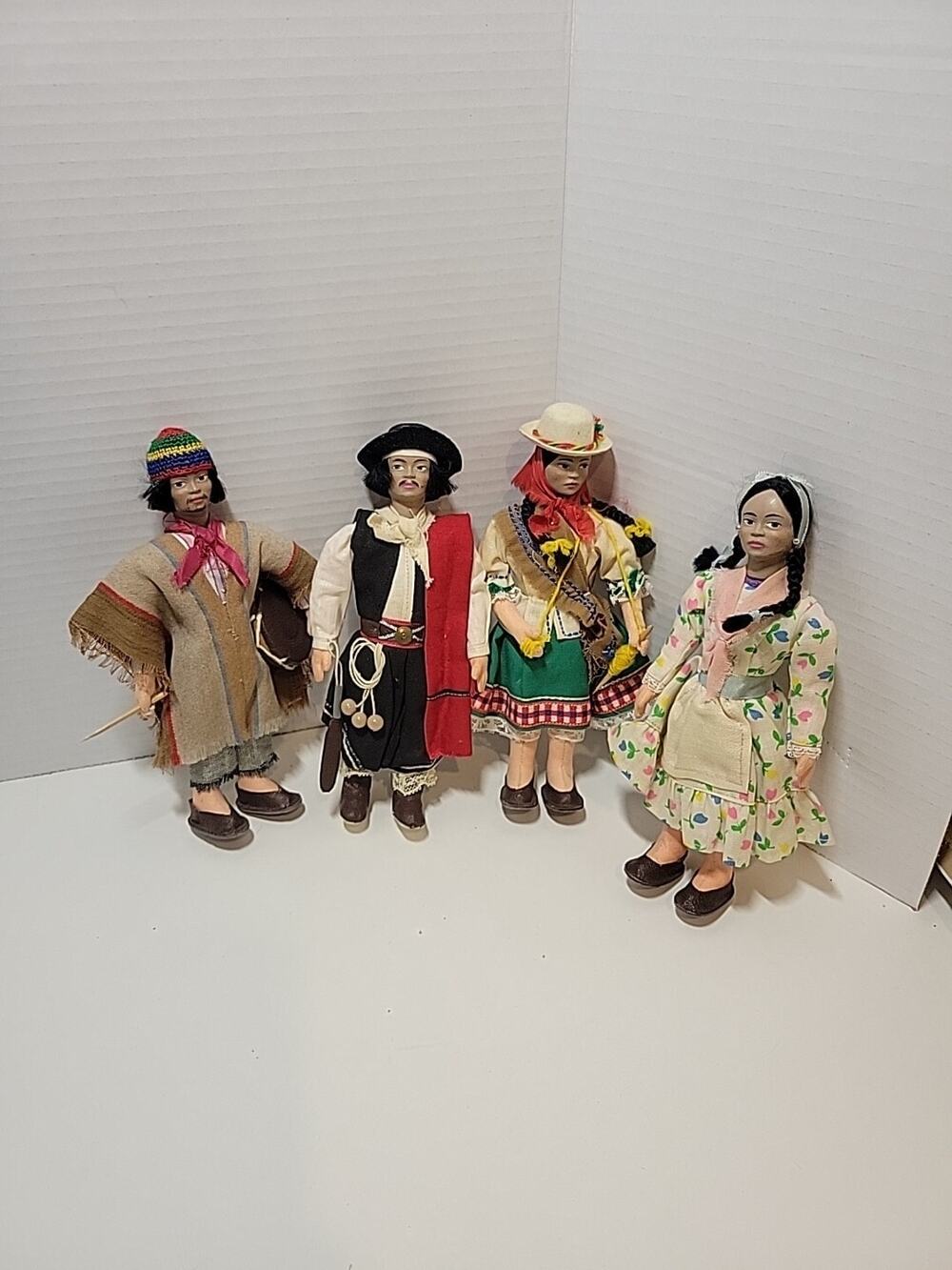 VTG DOLLS 2Men 2Woman SOUTH AMERICA LATIN AMERICA Traditional DRESS Costume